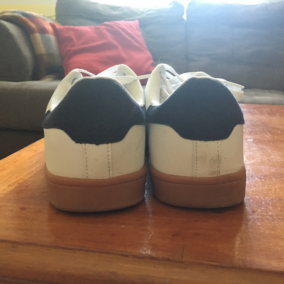 Loyalty & Faith White Trainers - Picture 3 of 4